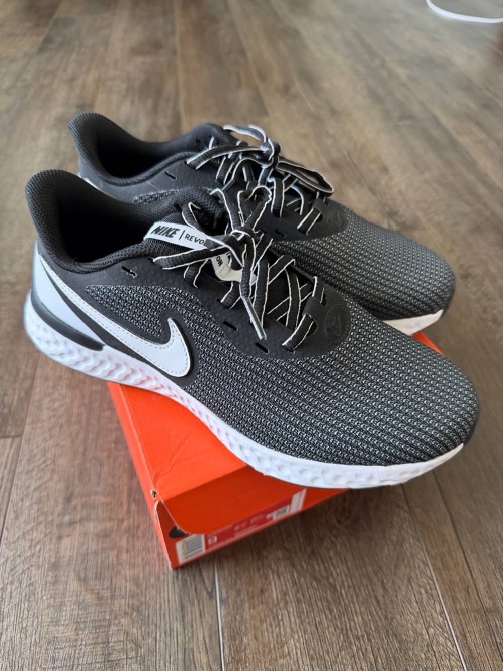 Nike Revolution 5